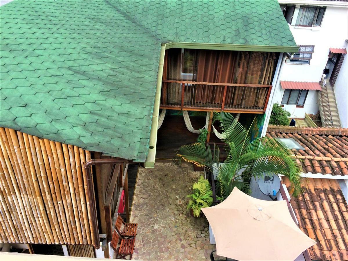 Casa Kiwi Hostel Медельин Экстерьер фото