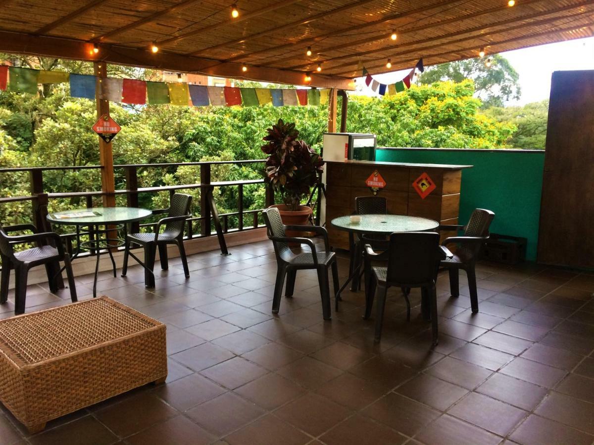 Casa Kiwi Hostel Медельин Экстерьер фото