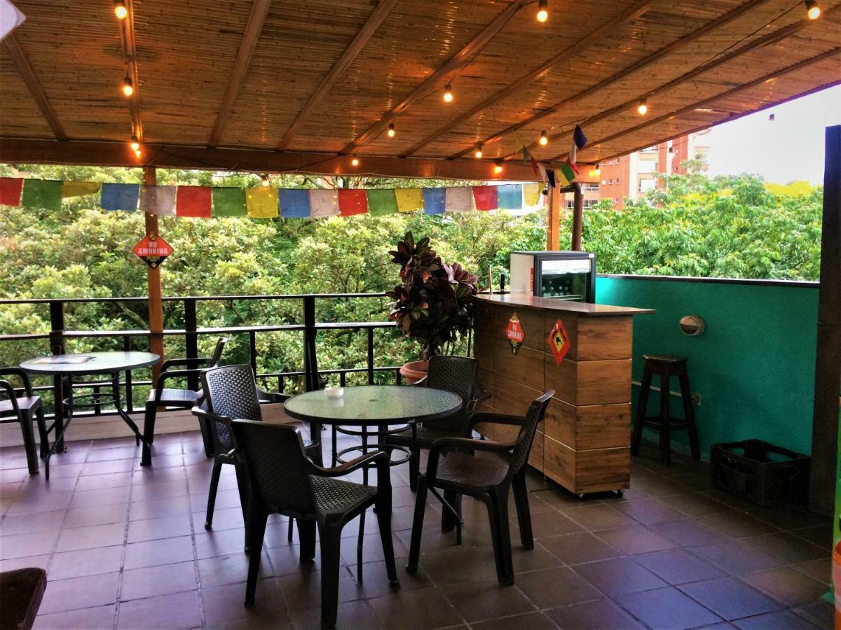Casa Kiwi Hostel Медельин Экстерьер фото